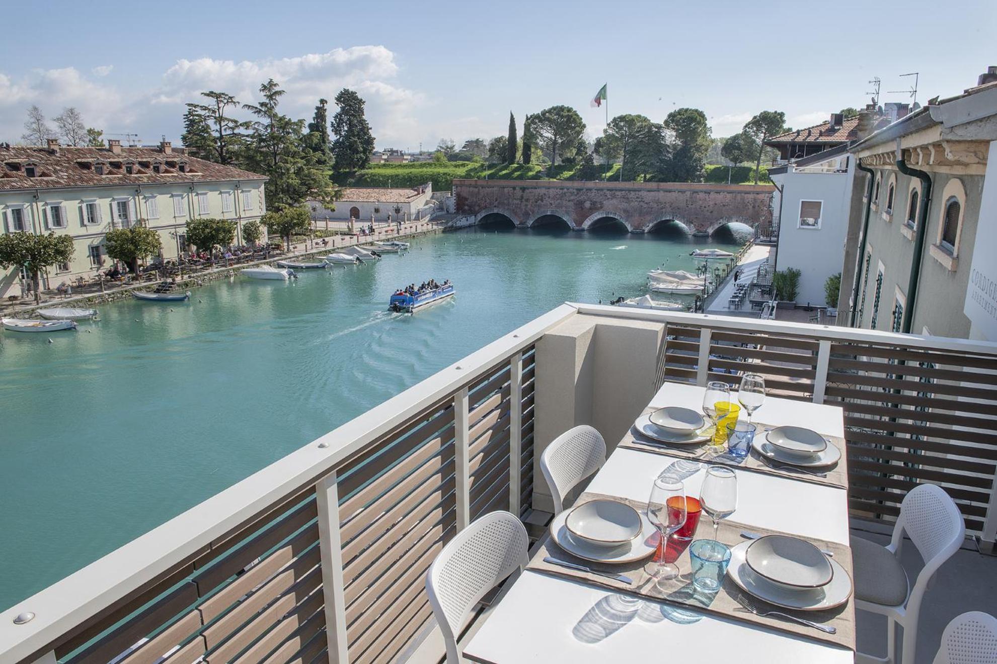 Palazzo Cordigero - Apartments بسكييرا ديل غاردا المظهر الخارجي الصورة